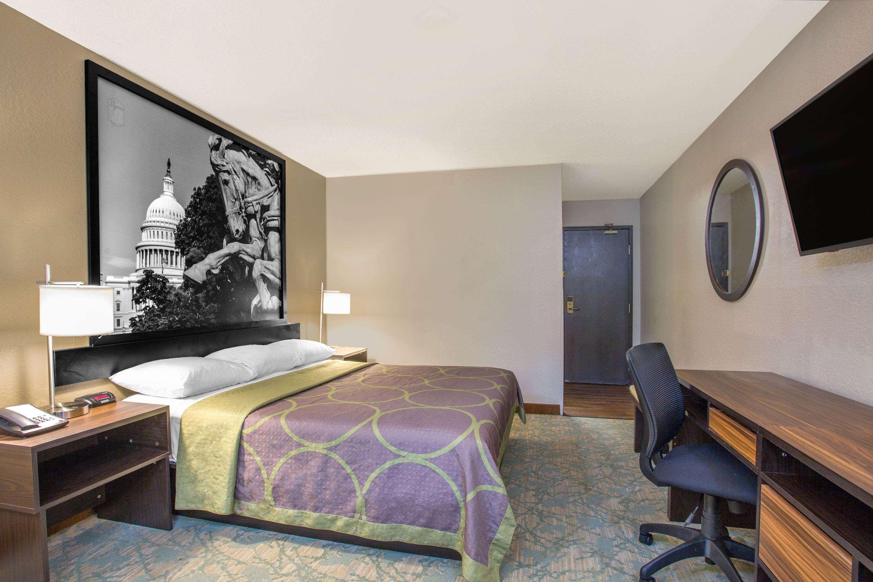 Motel Super 8 By Wyndham Waldorf Esterno foto